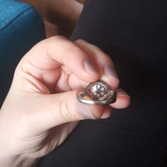 Sterling Silver and Pearl Ring - Picture 8 of 8